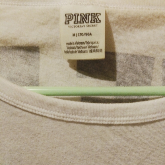 Pink VS tee shirt. Size med - Picture 3 of 4